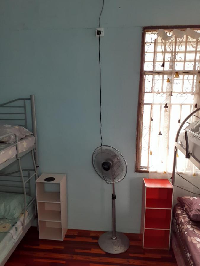 Homestay Idaman Tun Hussein - Harga Untuk 1 Rumah ,1 Bilik ,1 Bilik Air 4 Single Bed - Not Sharing Перай Екстер'єр фото